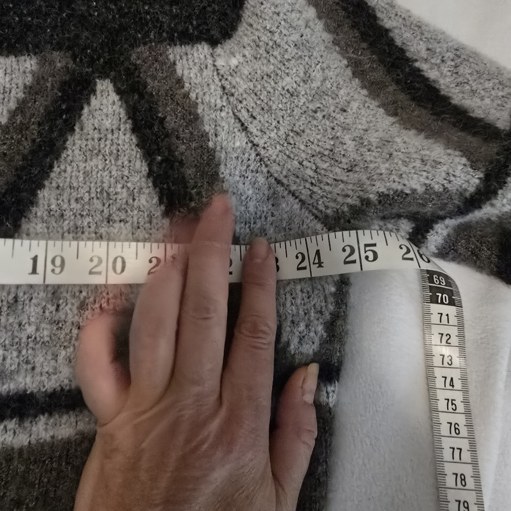 SALE! Joseph A. Long Sweater - Picture 10 of 11